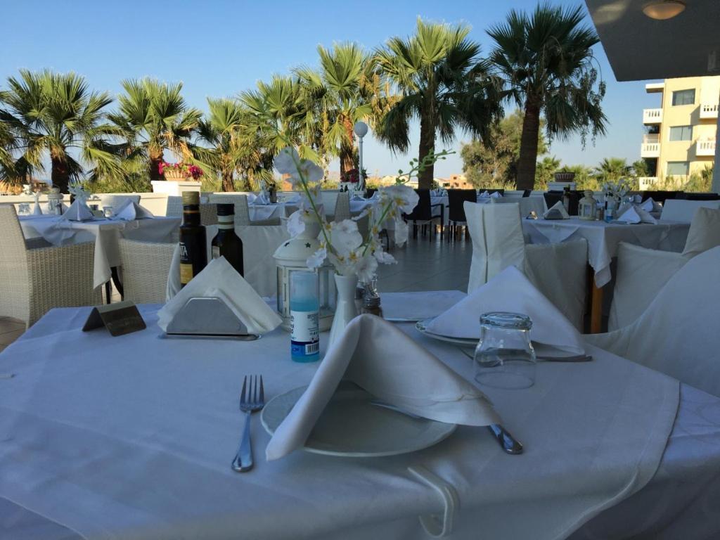 Mike Hotel & Apartments Maleme Buitenkant foto