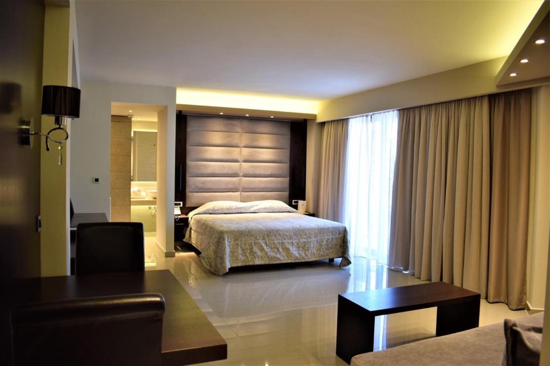 Mike Hotel & Apartments Maleme Buitenkant foto