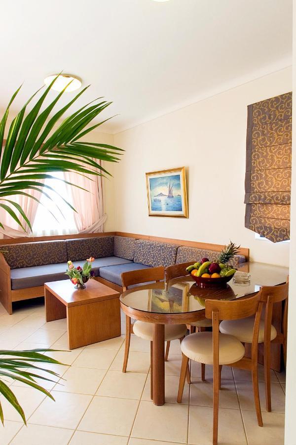 Mike Hotel & Apartments Maleme Buitenkant foto