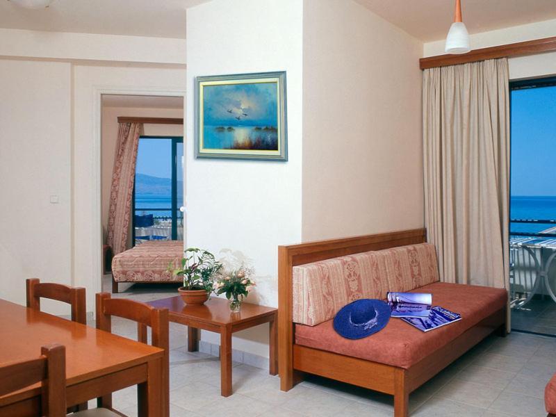 Mike Hotel & Apartments Maleme Buitenkant foto