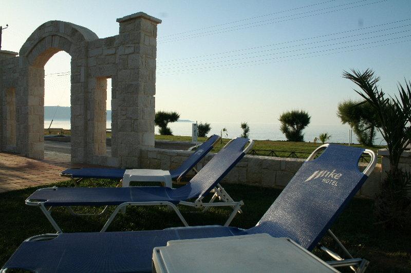 Mike Hotel & Apartments Maleme Buitenkant foto