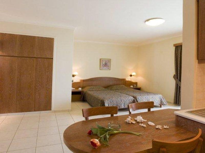 Mike Hotel & Apartments Maleme Buitenkant foto